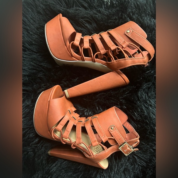 Speed Limit 98 Burnt Orange Strappy Heels - Picture 2 of 8